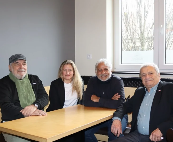 De-izquierda-a-Derecha-El-reconocido-guionista-checo-Karel-Cabradek-Vladana-Tercova-–-directora-de-la-Academia-de-Cinematografica-Miroslav-Ondricek-Ariost-728x598 De-izquierda-a-Derecha-El-reconocido-guionista-checo-Karel-Cabradek-Vladana-Tercova-–-directora-de-la-Academia-de-Cinematografica-Miroslav-Ondricek-Ariost-728x598