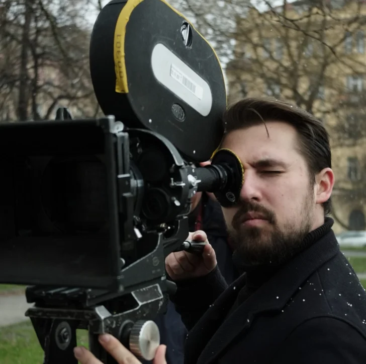 Estudiante-durante-practica-de-camera-Arriflex-en-celuloide-35-mm-728x723 Estudiante-durante-practica-de-camera-Arriflex-en-celuloide-35-mm-728x723