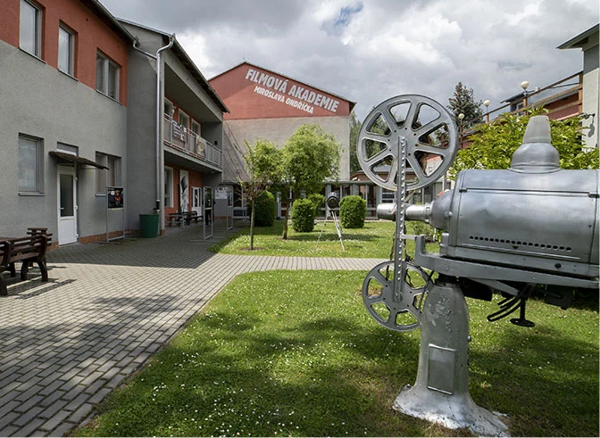 Estudios-cinematográficos-de-la-Academia-Academia-de-Cinematografica-Miroslav-Ondricek-FAMO Estudios-cinematgograficos-de-la-Academia-Academia-de-Cinematografica-Miroslav-Ondricek-FAMO